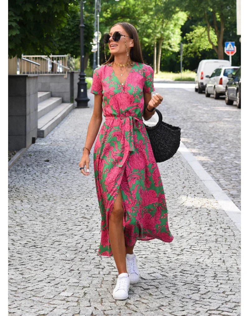 Julia | Elegant V-Neck Figure-Flattering Dress
