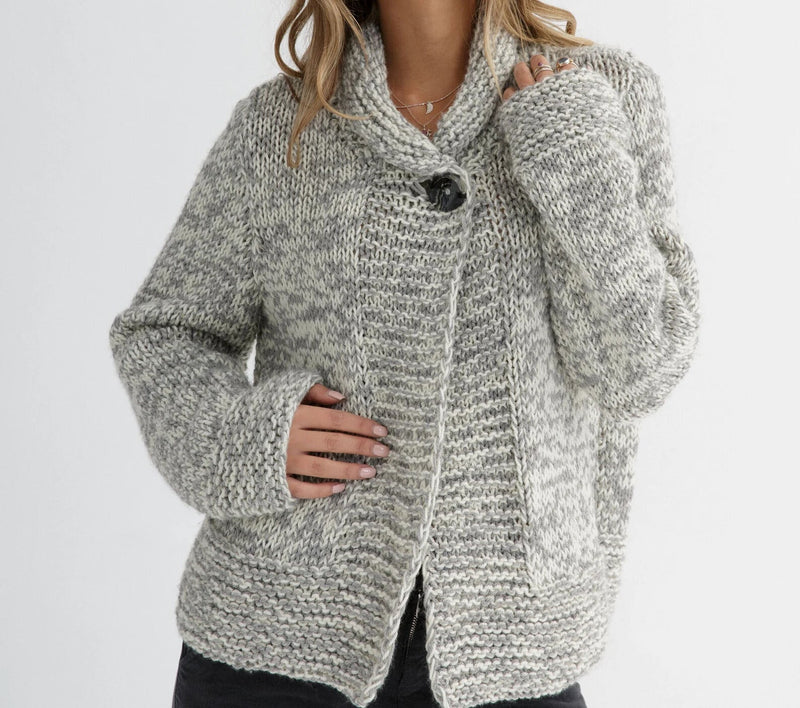 Modello a Maglia per Cardigan Chunky con Bottoni
