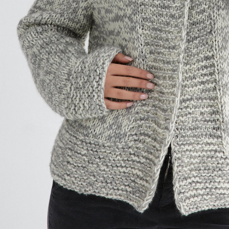 Modello a Maglia per Cardigan Chunky con Bottoni