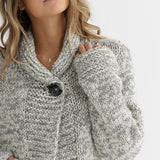 Modello a Maglia per Cardigan Chunky con Bottoni